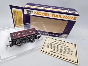 Dapol Wessex Wagons Co-operative Trowbridge 5 Plank 00 Gauge Model Railway - Picture 1 of 7