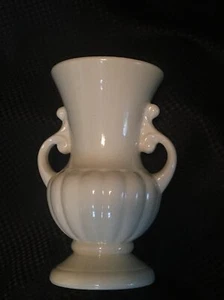 SHAWNEE ART POTTERY Urn Vase White Matte Double Scroll Handles 1940s @ 8” - Picture 1 of 17
