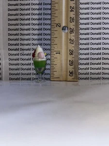 MINIATURA HELADO DOMINGO (NÚCLEO VERDE) PARA DIORAMA - Imagen 1 de 3
