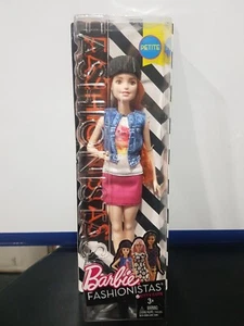 BARBIE FASHIONISTAS #47 KÄTZCHEN NIEDLICHE KLEINE REDHAIR-PUPPE MIT SOMMERSOMMERSPROSSEN NEU - Bild 1 von 2