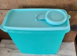 Tupperware Snack Storage Square Container - Cereal Keeper - Turquoise - Vintage - Picture 1 of 5