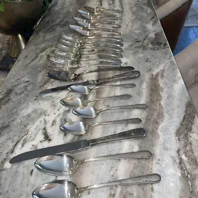 Lote Mixto Wm Rogers Plateado IS 3 Patrones Lote De 22 Foto 1 de 4