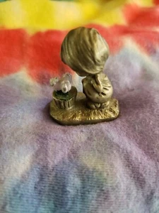 Vintage 1975 Miniatur Punze Zinnfigur - kleines Mädchen mit Blumen - Bild 1 von 4
