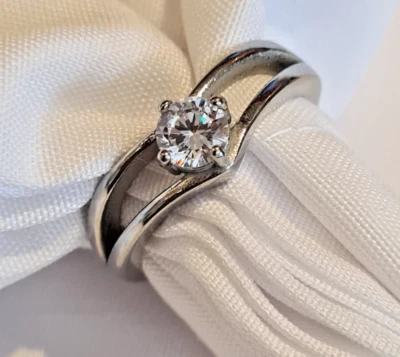 Edelstahl Ring mit Zirkonia Strass Stein Feminin und Elegant GR 17-21 - Bild 1 von 4