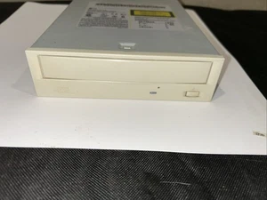 LG IDE CD-ROM Drive Beige CRD-8322b - Picture 1 of 6