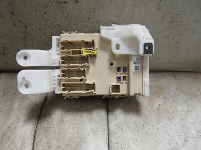 Toyota Corolla 2016 cabina caja de fusibles 8273002F40-A Foto 1 de 2