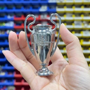 Réplica de mini trofeo de metal UEFA Champions League 8 cm - Imagen 1 de 4