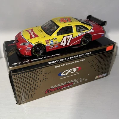 READ 2009 Marcos Ambrose #47 Little Debbie NASCAR CFS 1/24 Scale Diecast Boxed - Image 1 of 4