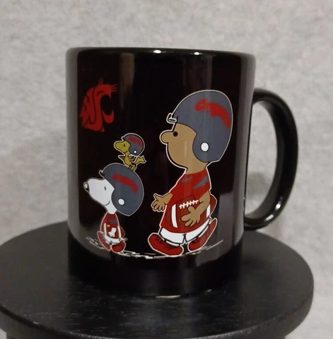 Washington State Cougars College Football Mug Snoopy Charlie Brown Woodstock Cover