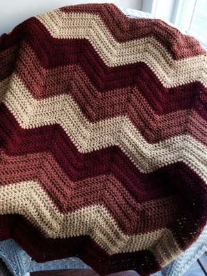 CROCHET Manta Bebé Hecha a Mano Afgano Lazo Chevron Hilo Ondulado Borgoña 32x36 Foto 1 de 2