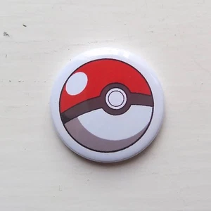 Insignia de Pokémon Pokeball - 25/58 mm pin insignia Pokemon Go lindo nerd geek regalo - Imagen 1 de 2