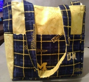 Michigan Wolverines Fútbol Deportes Big Ten Cartera/Bolso de Proyecto Hecho a Mano 12x12 - Imagen 1 de 7