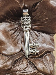 Sterlingsilber Anhänger, Memento Mori, Schädel neu, Skelettschlüssel, poliert, neu, USA - Bild 1 von 10