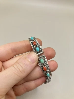 Correa de reloj navajo coral y turquesa de plata esterlina puntas de reloj estampadas nativas Foto 1 de 4