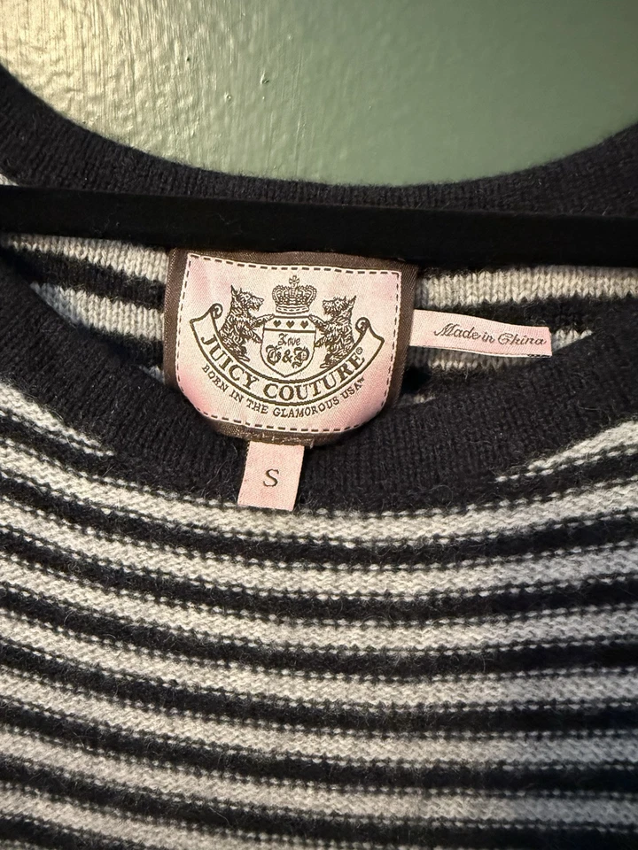 Vestido suéter de cachemir pequeño Juicy Couture Foto 1 de 3