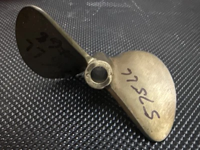 #68.  Latón 7318 / 575LL. Hélice de 1/4"" 73 mm 2 palas hélice barco RC Foto 1 de 3