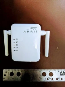 ARRIS Touchstone WR2100 Wireless Repeater 2.4GHz 2x2:2 MIMO 802.11N - Picture 1 of 5