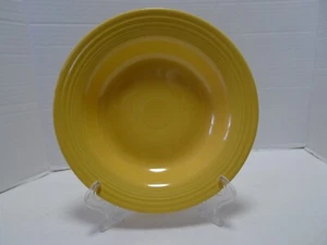 Tazón de sopa vintage amarillo con montura plana Fiesta Ware de 8-1/4 - Imagen 1 de 12