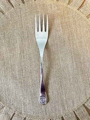 "Tenedor de servir brillante Robert Welch AMMONITE 9,25"" cubiertos con espejo brillante" Foto 1 de 4