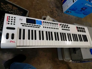 M-Audio Axiom Pro 61 Full Size Midi Keyboard Controller - Picture 1 of 10