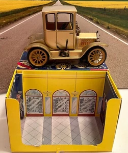 SCHUCO Germany 1960s OLD TIMER Ford Coupe T 1917 #4014 Clockwork MUSIC BOX  gold - Afbeelding 1 van 9