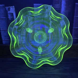 Vtg Uranium Glass 1930s Footed 7” Candy Dish Bowl GLOWS - Picture 1 of 10