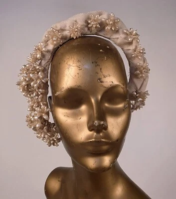 ANTIGUO TOCADO CORONA BODA BODA BODA FLORAL CERA AÑOS 30 CON BASE DE TUL Foto 1 de 4