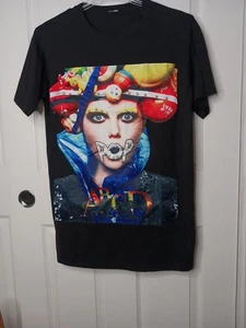 Model pop face white pearl accents Y2K black T-shirt concert streetwear nightclu - Picture 1 of 9