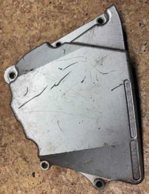 2002 年 YAMAHA YZFR6L YZFR6 YZF R6 齿轮换档前链轮发动机盖面板 C10 — 第 1/4 张图片