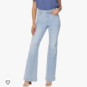 Judy Blue Wide Leg High Rise Light Wash 1/Jeans Braided Waistband Sz 15/32 NWT - Picture 1 of 15