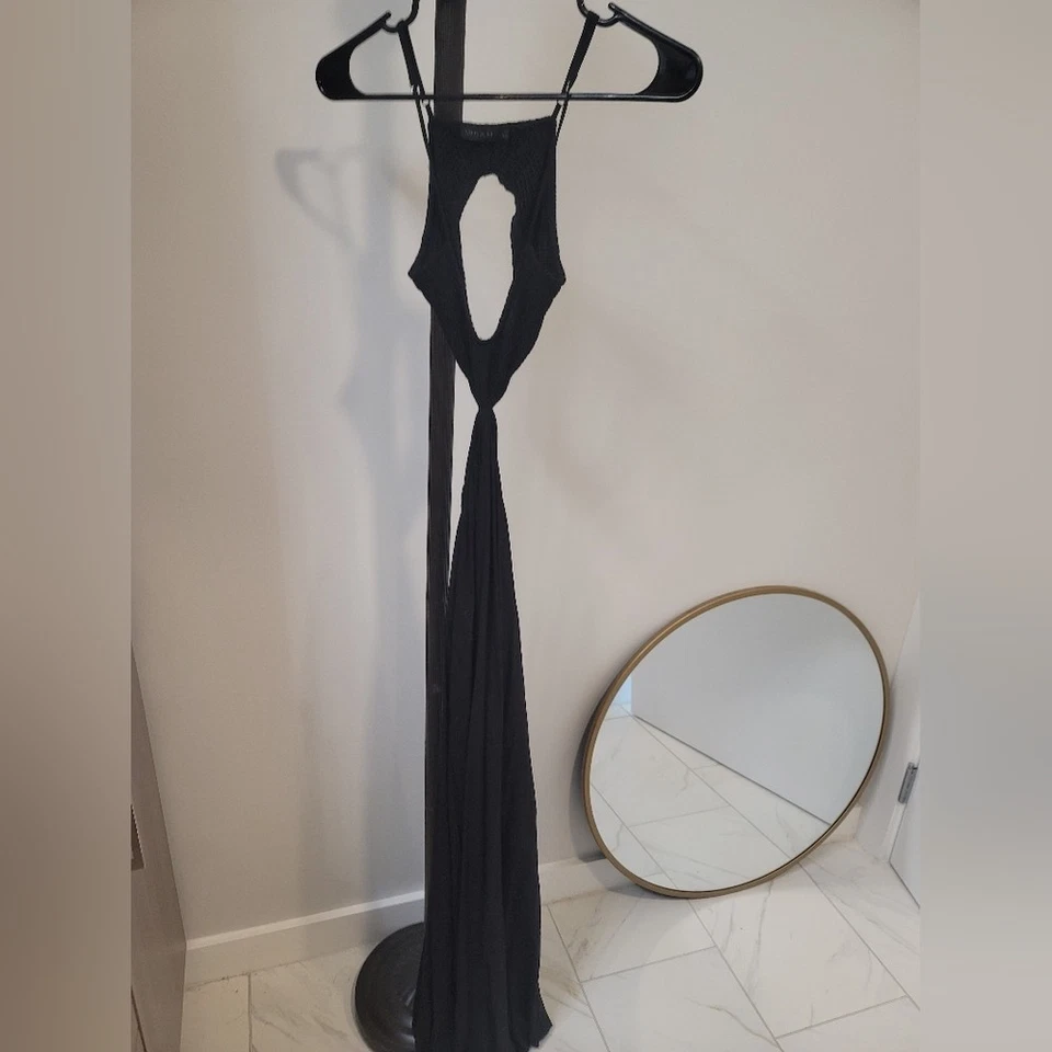 INDAH镂空超长连衣裙Xs — 第 1/4 张图片