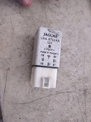  Jaguar XJ6 Vanden Plas Xj12 X300 Fan Relay LNA6702AA  95 96 97 .6 Cylinder  - Image 1 of 4