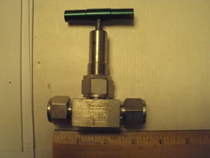 Swagelok Nupro Valve, Bellows Sealed, SS-8BK, 1/2 swagelok in-out - Picture 1 of 1