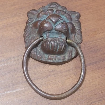 Antiguo Victoriano Bronce Cabeza de León Puerta Llama Cajón Tirar Pátina Salvamento 4" Foto 1 de 4