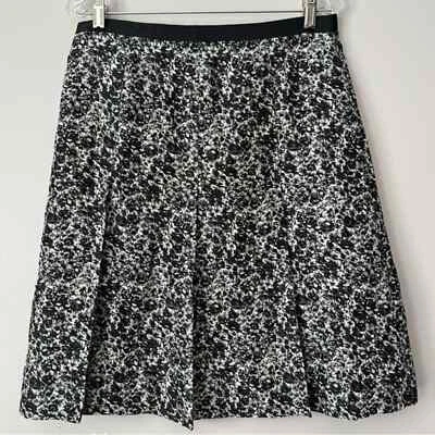 Banana Republic Size 8 100% Silk Black and White Floral Skirt - Image 1 of 4