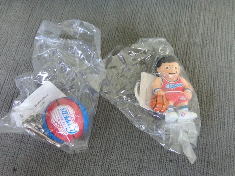 VINTAGE NBA Los Angeles Clippers L'IL Brat Basketball Player & Ball 2 Pc. Lot Cover