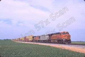 Original Slide- BNSF ES44C4 6711 & Train At Edelstein, IL. 6/25 - Foto 1 di 1