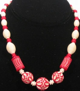 1940s beautifully carved bead necklace - Picture 1 of 1
