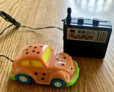 De colección VW BUG VOLKSWAGEN Beetle Control Remoto con Cable Funciona con Batería Naranja Foto 1 de 4