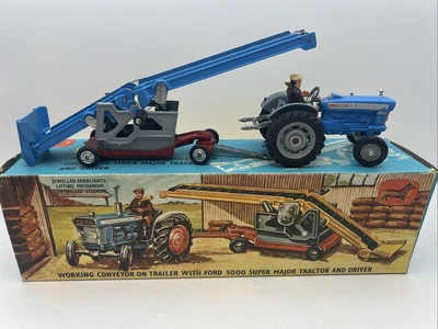 Corgi Gift Set 47 (GS47) Ford 5000 Tractor & Conveyor. V Good in Excellent Box - Image 1 of 4