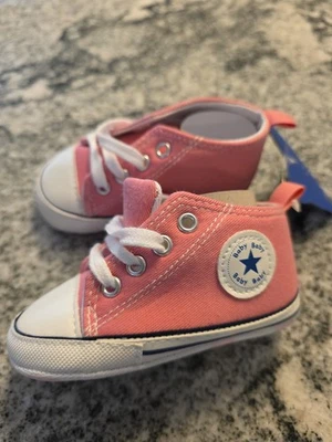 Nuevo con etiquetas Zapato para cuna Converse bebé niña talla 2 rosa parte inferior suave con cordones Foto 1 de 4
