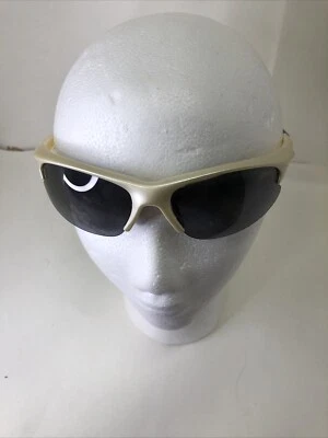 STRIKE KING男女通用白色美白太阳眼镜 — 第 1/4 张图片