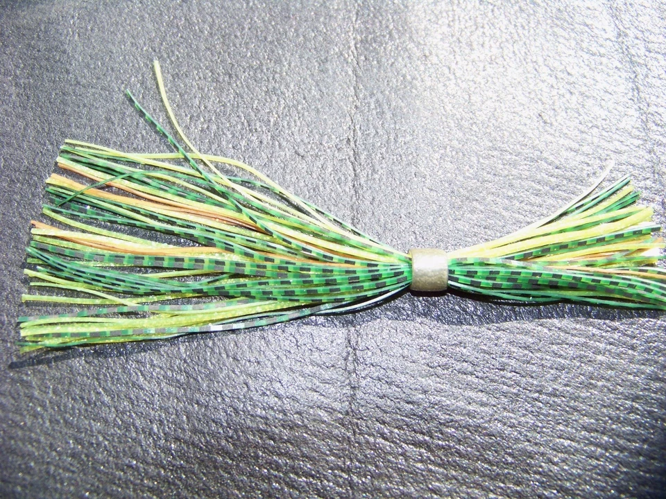 10 FALDAS DE SILICONA - PLANTILLAS PARA HACER SEÑUELOS SPINNER CHATTER BUZZ CEBO Color Silicona #12 Foto 1 de 2