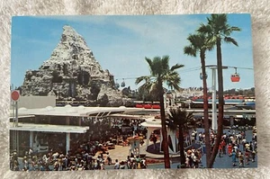 DISNEYLAND Walt Disney Tomorrowland Terrace Vintage Postcard - Bild 1 von 2