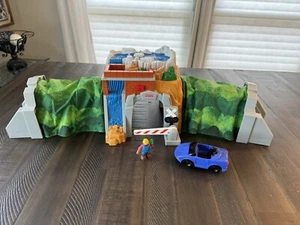 Fisher Price GEO TRAX Rocky Falls Tunnel Mountain with Sounds w/ RARE PURPLE CAR - Picture 1 of 6
