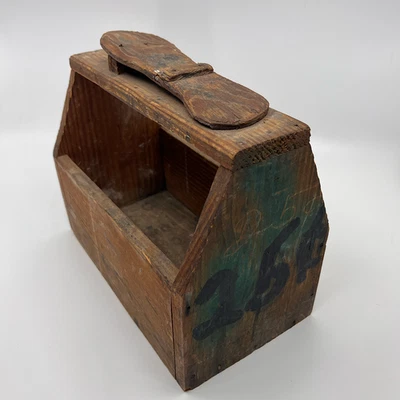 Vintage Shoe Shine Box – “25¢” Painted Price, Primitive Wood Caddy – 1930s–50s - Image 1 of 4