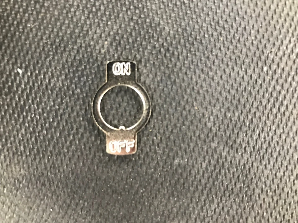 8250 COLE HERSEE INTERRUPTOR DE PALANCA PLACA FRONTAL PAQUETE DE 5 Foto 1 de 1