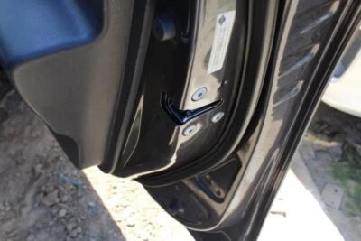 Привод замка передней двери правостороннего пассажира R/F седан 2015 NISSAN VERSA CAR_R - Изображение 1 из 4