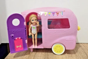 Mädchen Barbie Puppe Barbie Club Chelsea 2018 PINK CAMPER Campinganhänger mit Puppe - Bild 1 von 7