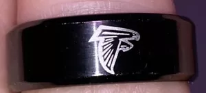 Herren Atlanta Falcons NFL Ehering/Ring Wolframcarbid schwarz mit Logo Größe 9-11 - Bild 1 von 4